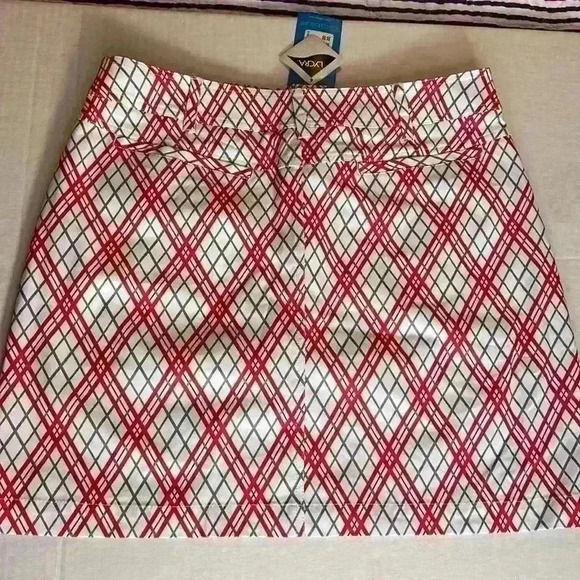 GG blue golf skirt with under shorts. Red plaid Size 10 NWT skirt - Picture 6 of 13